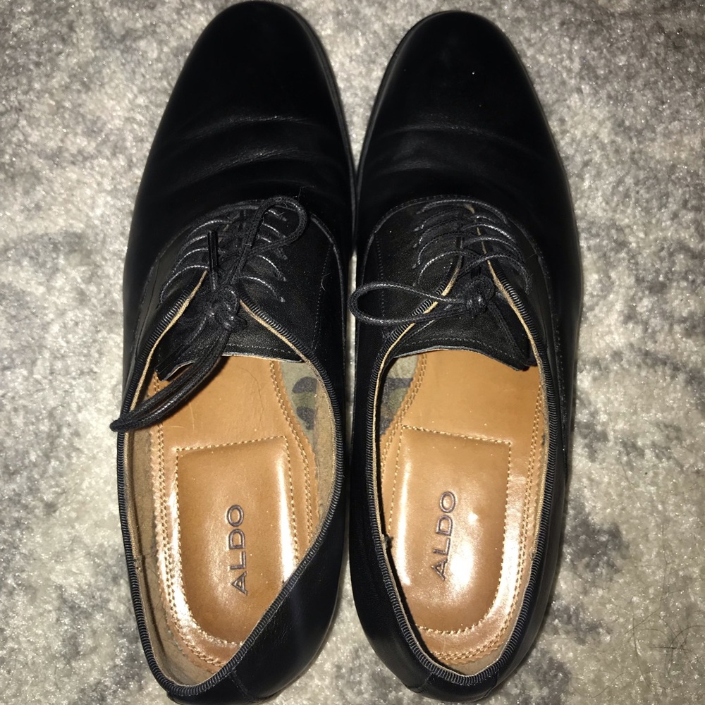 Worn once for an interview!